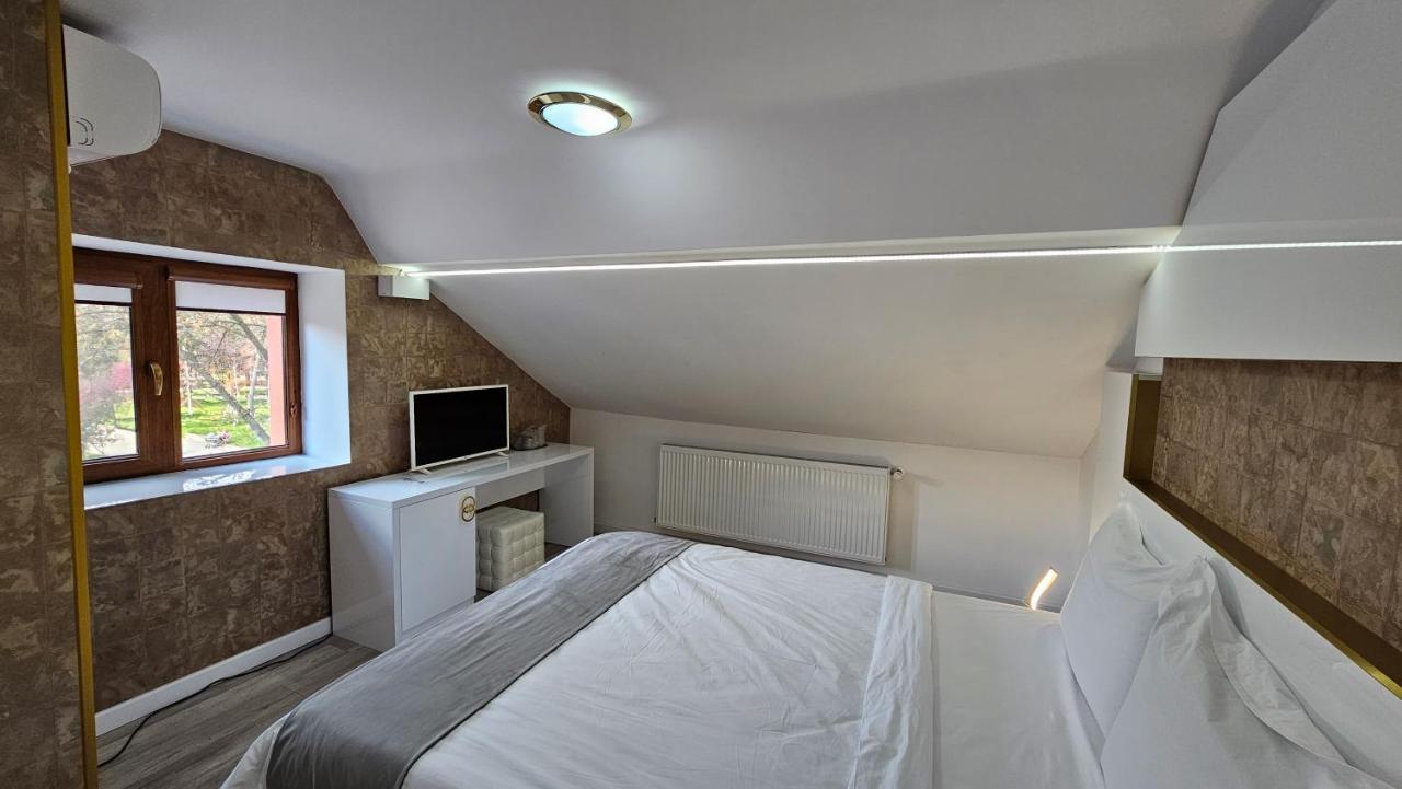 Bed and Breakfast Colt De Rai Resita Zewnętrze zdjęcie